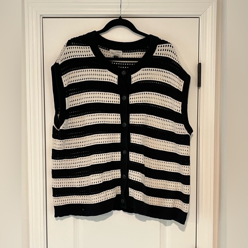 3/$20 Universal Thread Black and White Crochet Vest